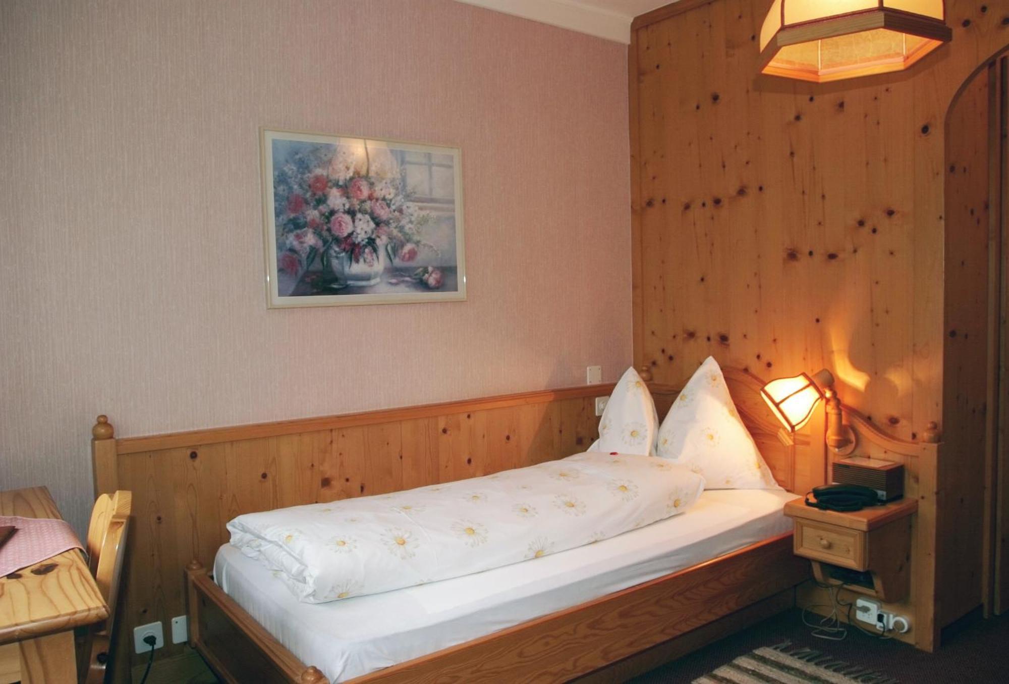 Hotel Cresta Флімс Номер фото