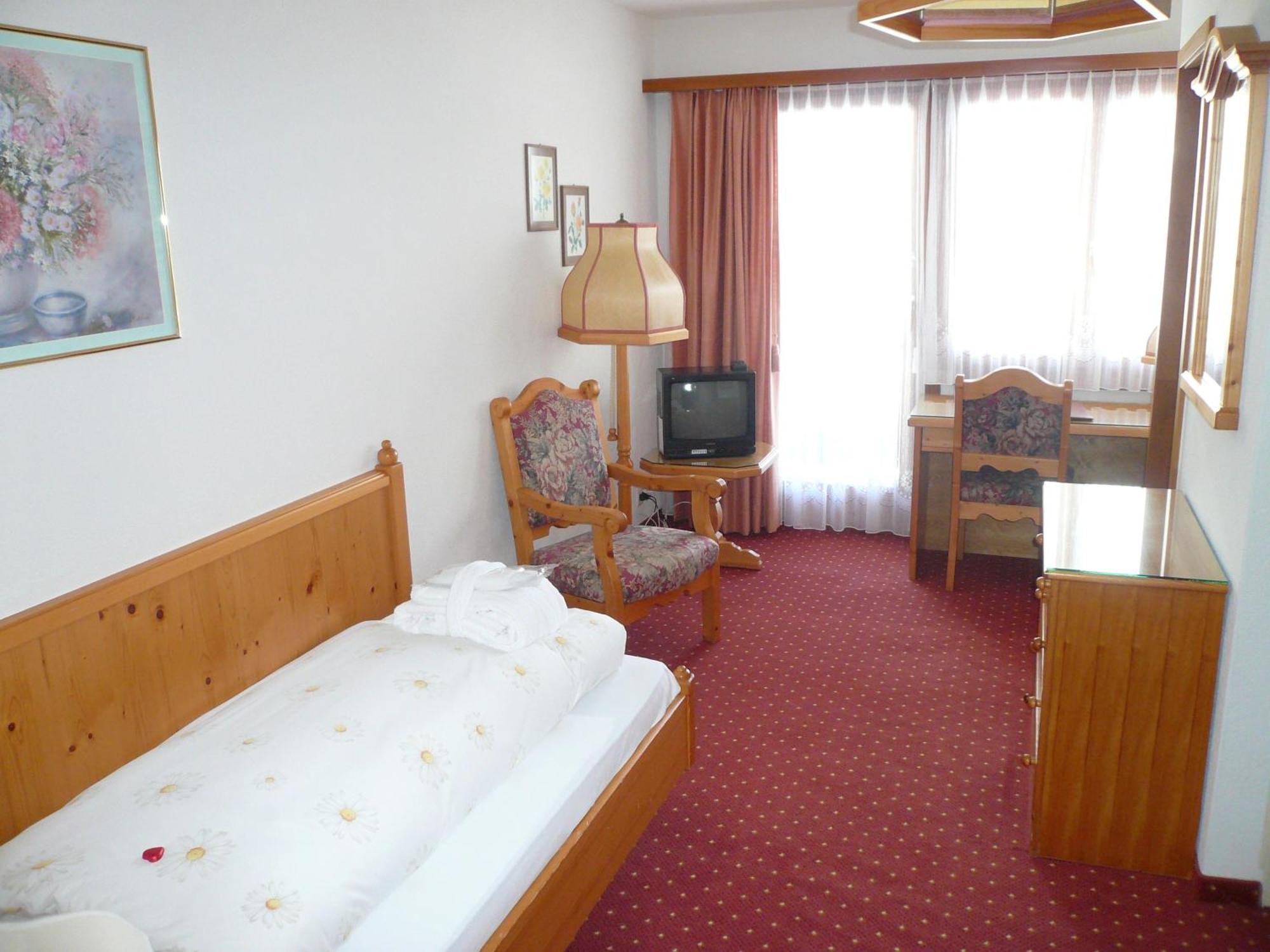 Hotel Cresta Флімс Номер фото